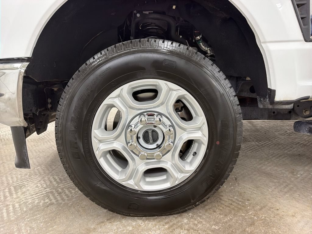Certified 2025 Ford F250 XLT AWD/4WD image 14