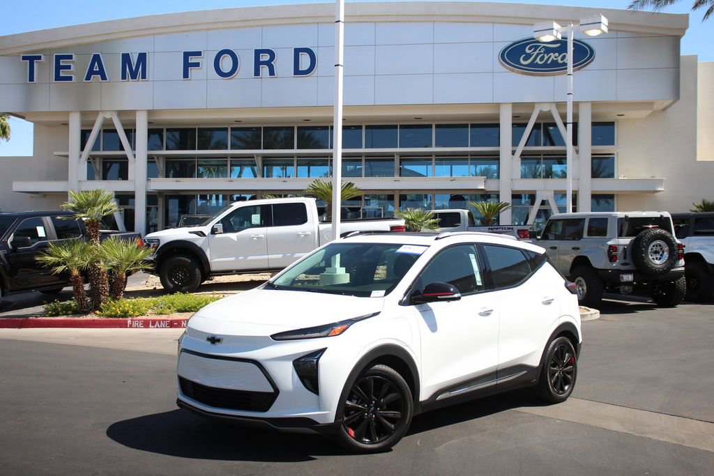 Used 2023 Chevrolet Bolt EUV Premier w/ Sun & Sound Package FWD image 2