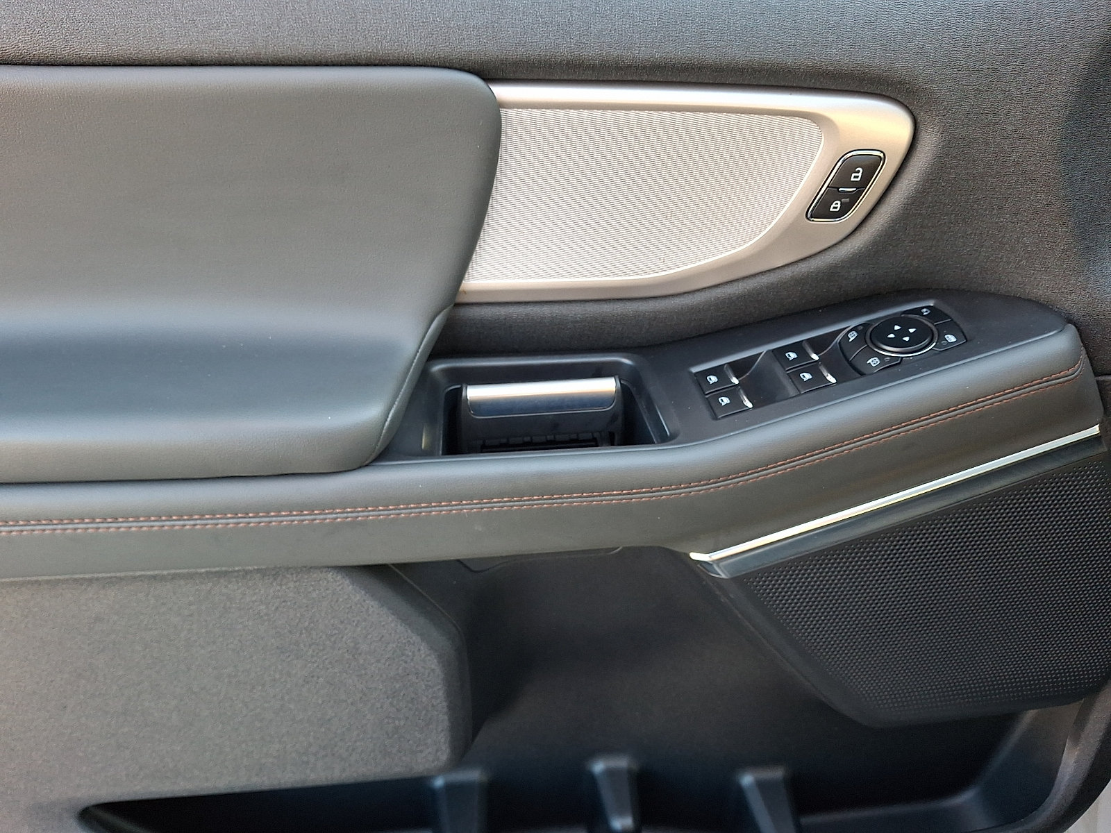 Certified 2025 Ford Expedition Active AWD/4WD image 16