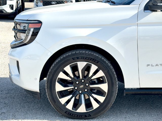 Certified 2025 Ford Expedition Max Platinum w/ Driver's Package AWD/4WD image 10