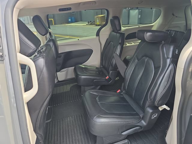 Used 2022 Chrysler Pacifica Touring-L FWD image 21