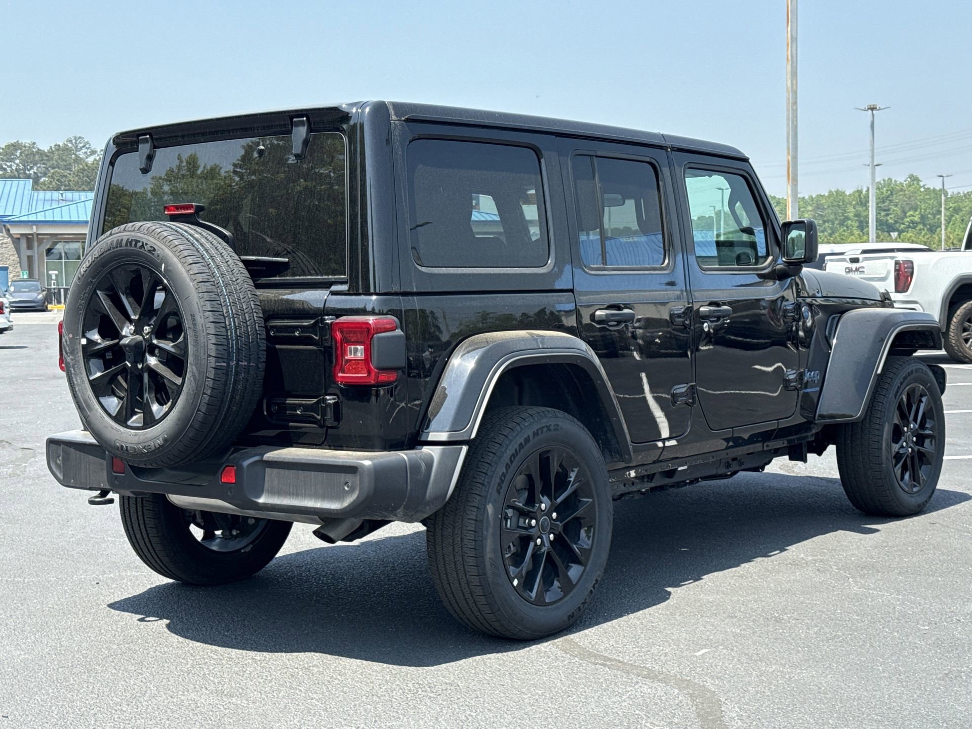 Used 2025 Jeep Wrangler Unlimited Sahara w/ Safety Group AWD/4WD image 25