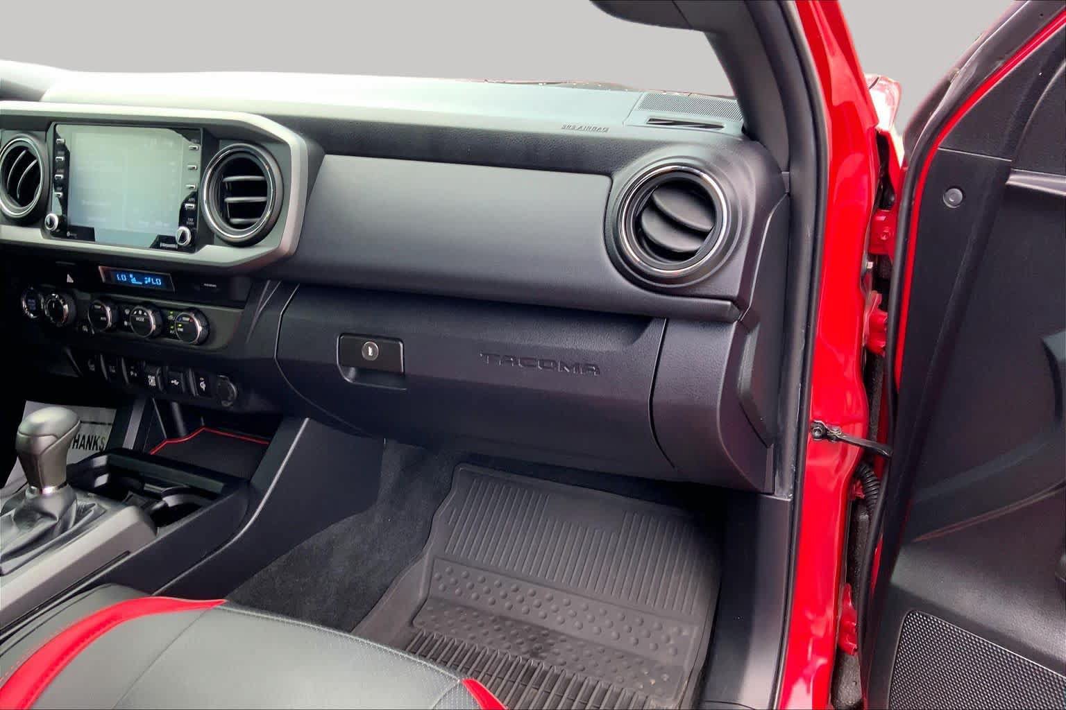Used 2022 Toyota Tacoma TRD Off-Road w/ Technology Package AWD/4WD image 18