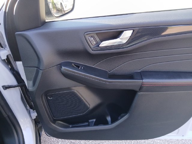 Certified 2025 Ford Escape ST-Line Select AWD/4WD image 48