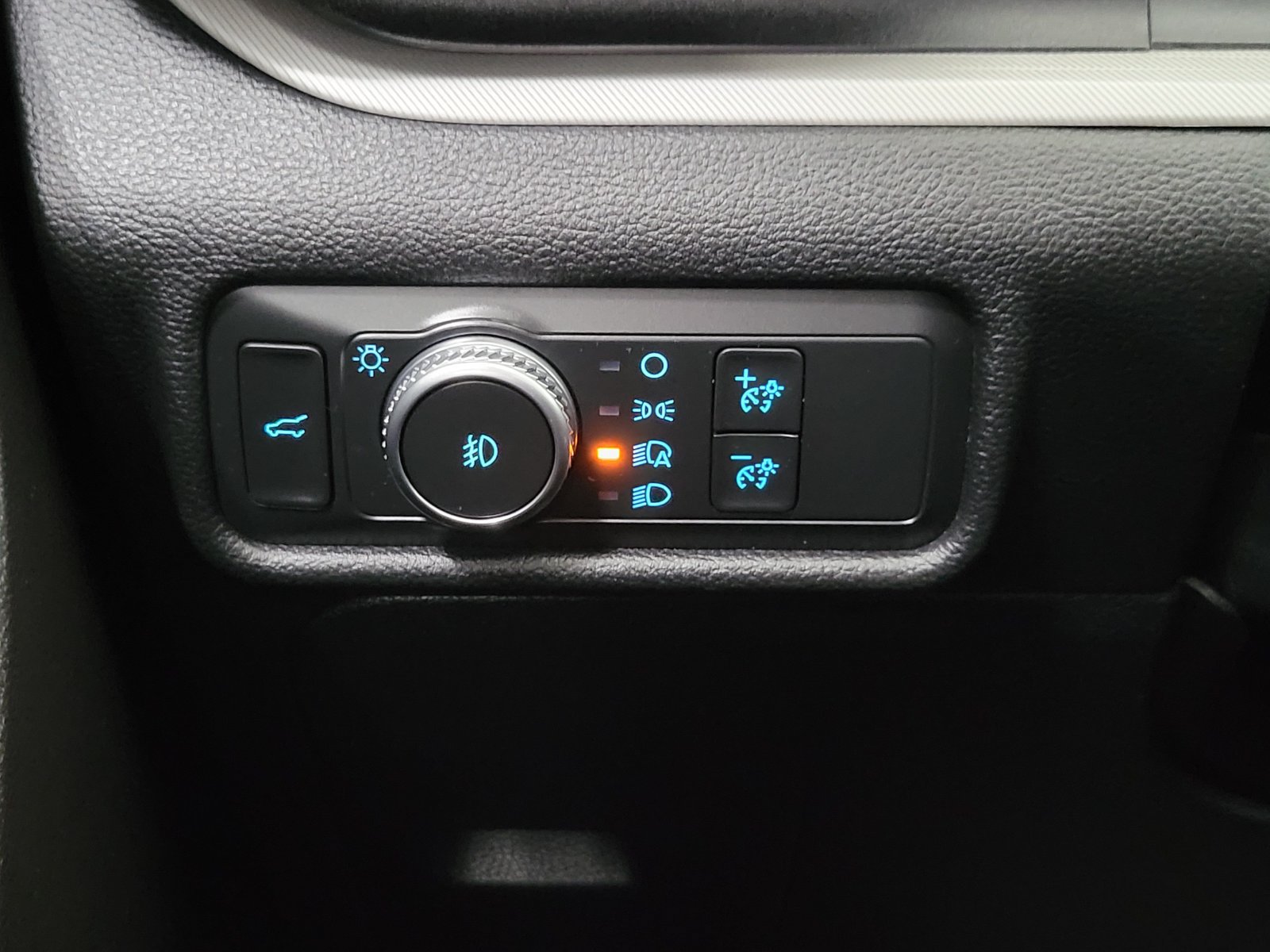 Certified 2020 Ford Explorer XLT w/ Equipment Group 202A AWD/4WD image 14
