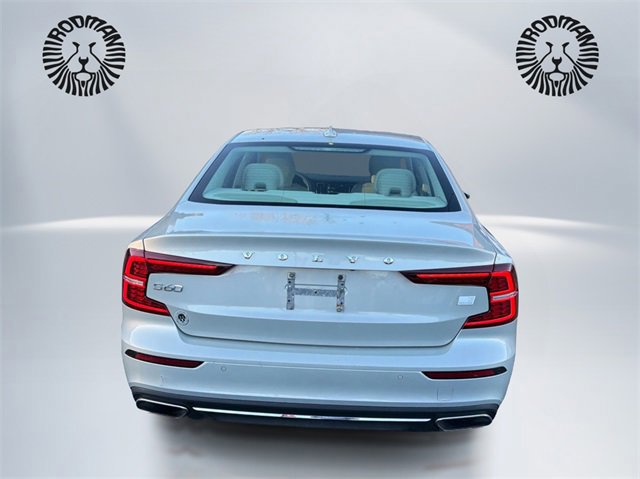 Used 2022 Volvo S60 T8 Inscription w/ Climate Package image 4