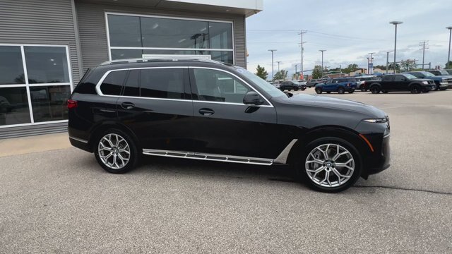 Used 2024 BMW X7 xDrive40i AWD/4WD image 2
