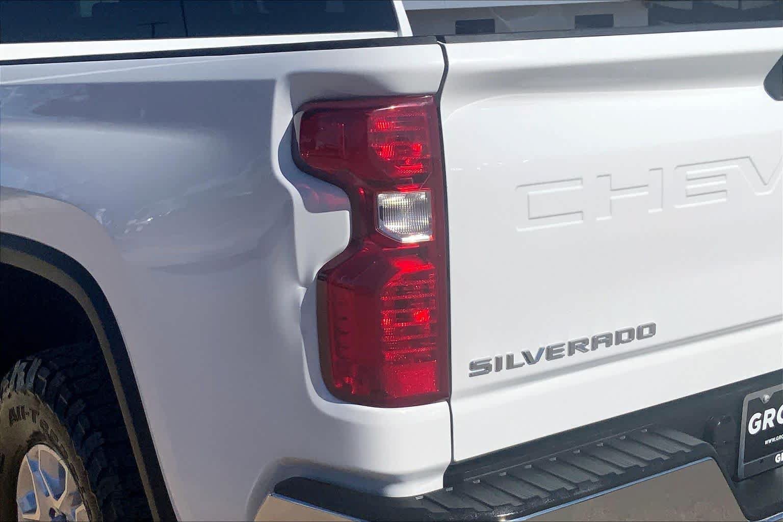Used 2024 Chevrolet Silverado 2500 LT AWD/4WD image 29