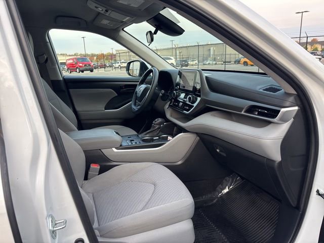 Used 2023 Toyota Highlander L image 8