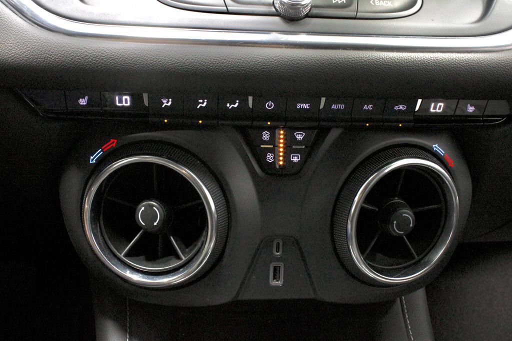 Used 2025 Chevrolet Blazer LT FWD image 28