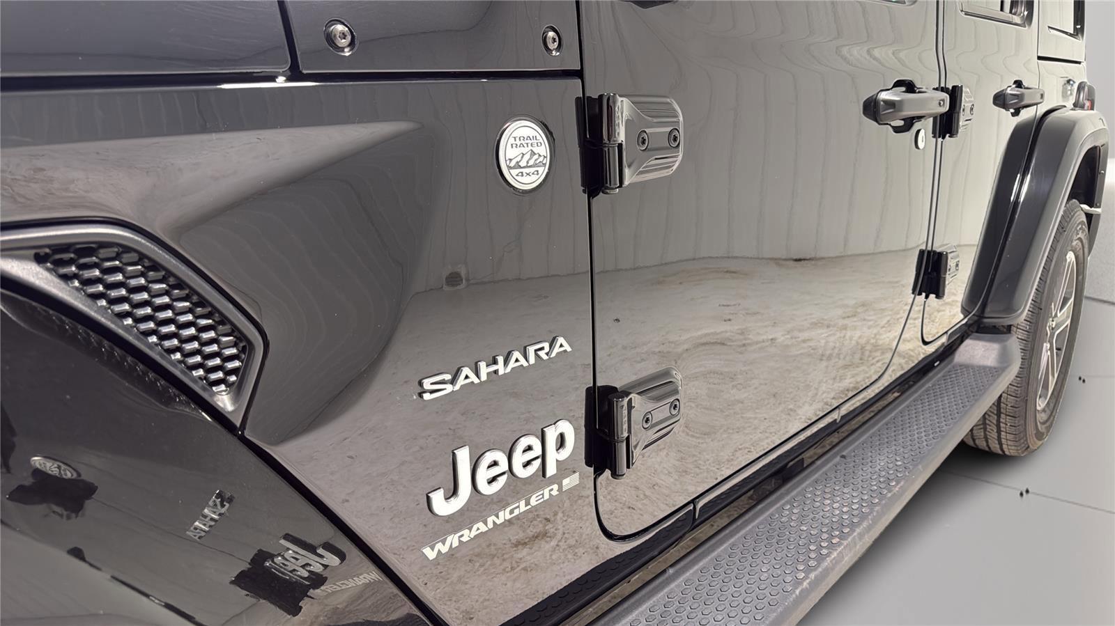 Used 2023 Jeep Wrangler Sahara w/ Cold Weather Group image 21