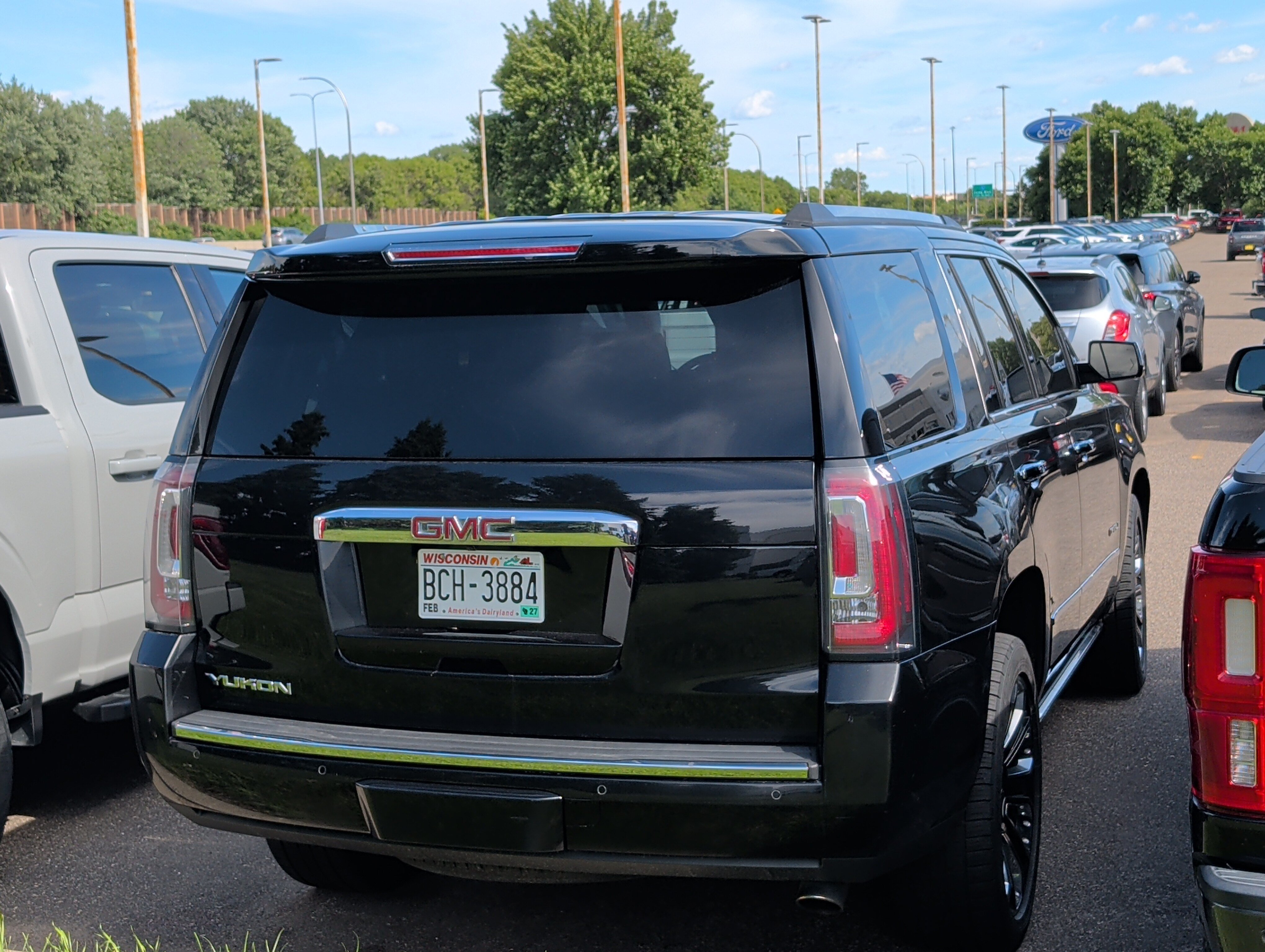 Used 2019 GMC Yukon Denali w/ Denali Ultimate Package AWD/4WD image 4