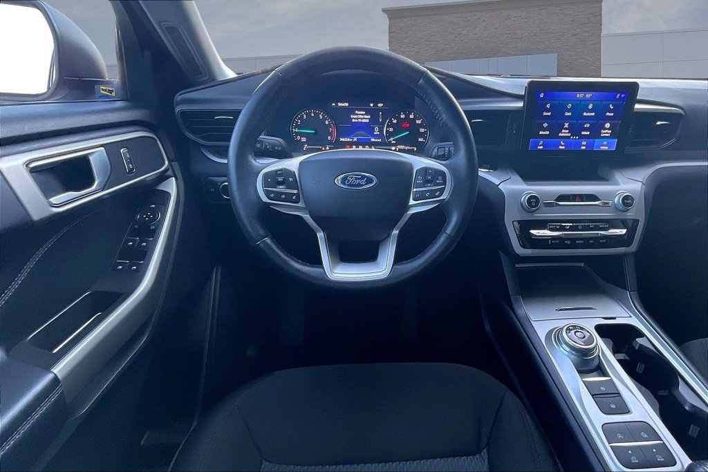 Certified 2023 Ford Explorer XLT RWD image 8