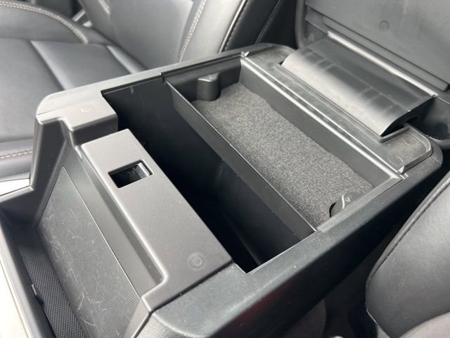 Certified 2022 Ford Explorer XLT w/ Equipment Group 202A image 17