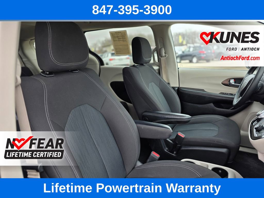 Used 2022 Chrysler Voyager LX FWD image 37