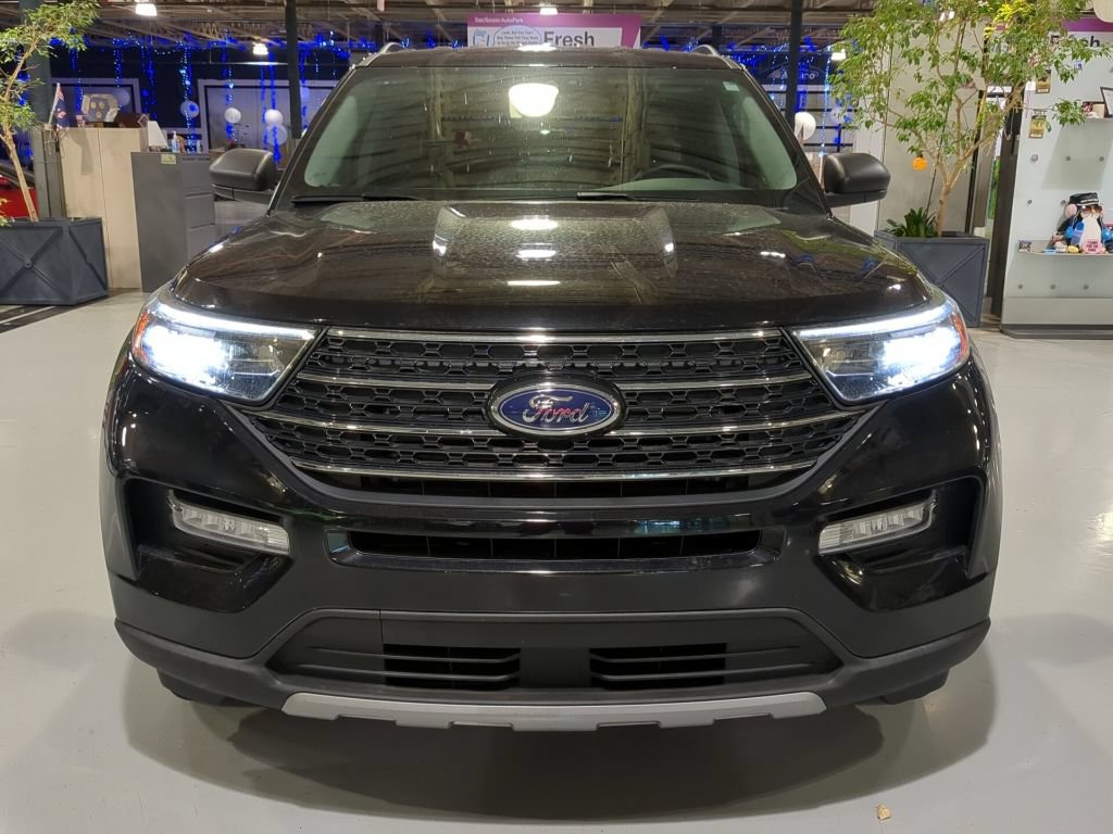 Certified 2023 Ford Explorer XLT w/ Equipment Group 202A AWD/4WD image 3
