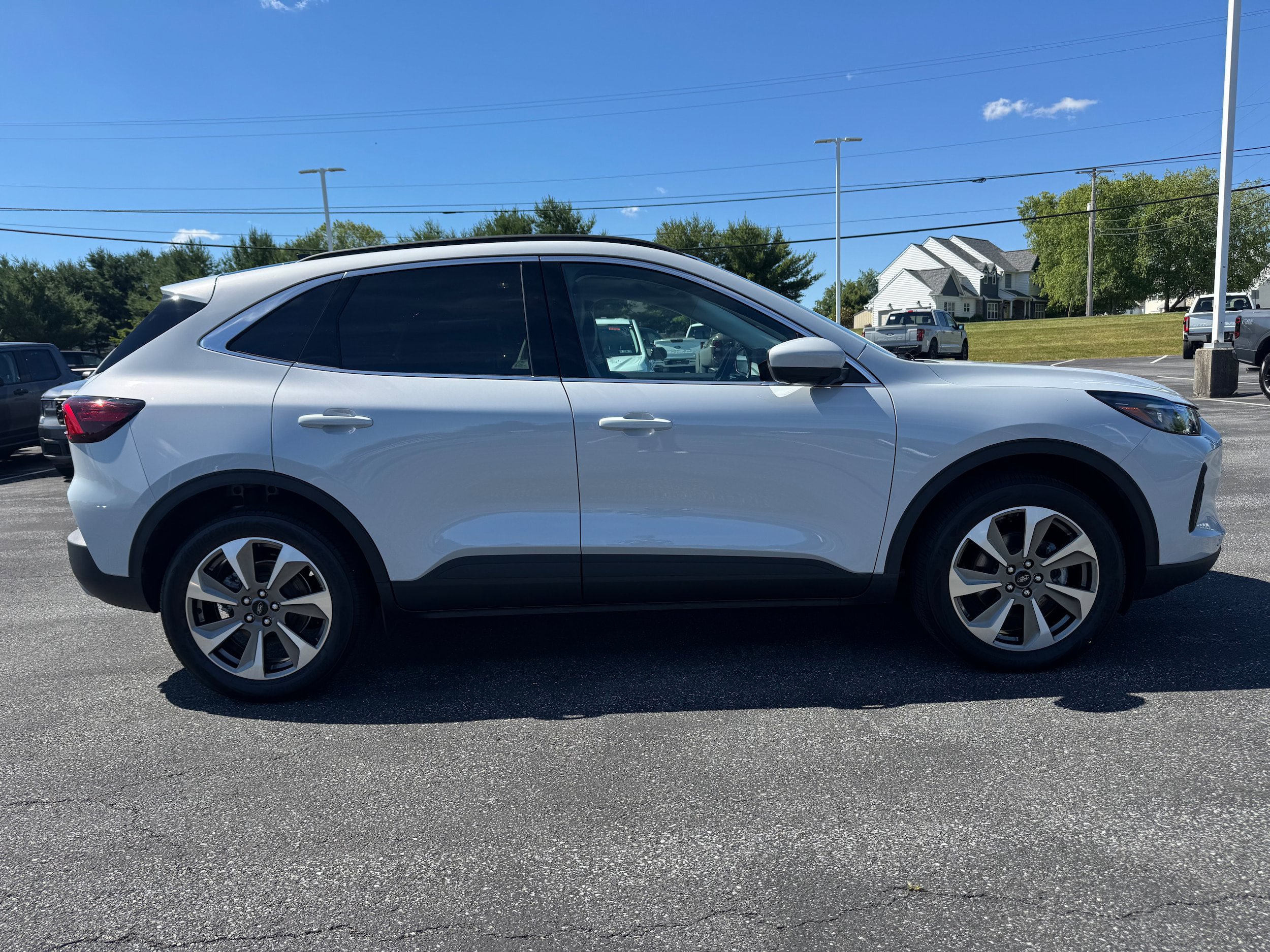 Certified 2025 Ford Escape Platinum w/ Premium Technology Package AWD/4WD image 7
