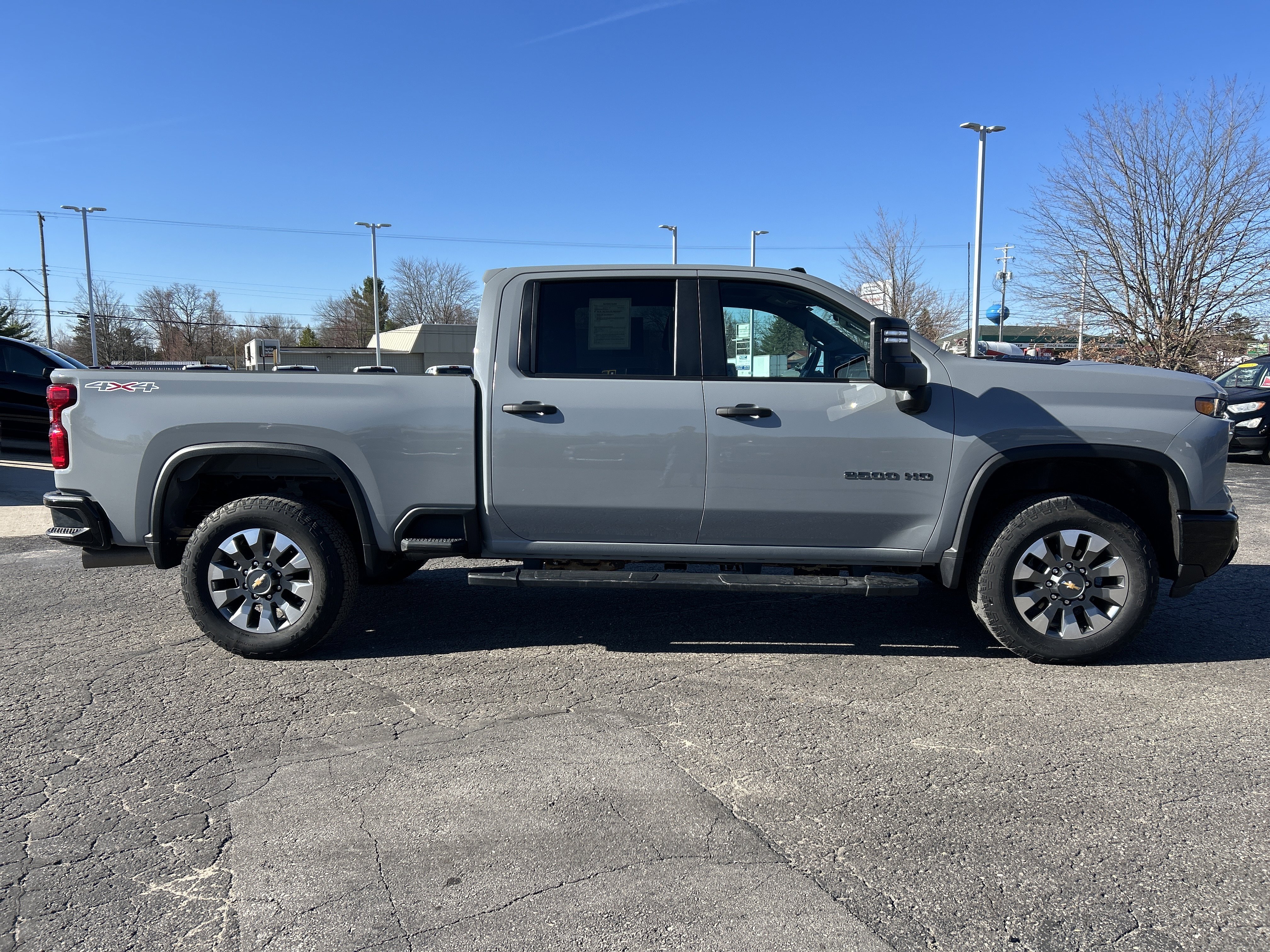 Used 2024 Chevrolet Silverado 2500 Custom w/ Custom Value Package image 2