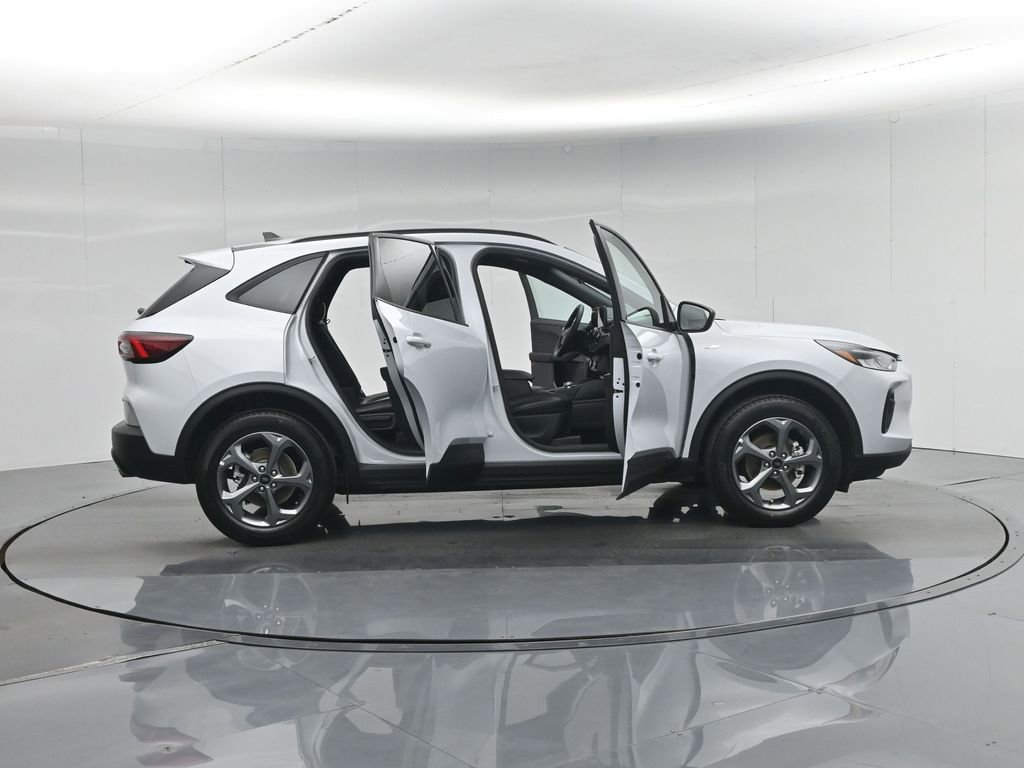 Certified 2025 Ford Escape ST-Line AWD/4WD image 5