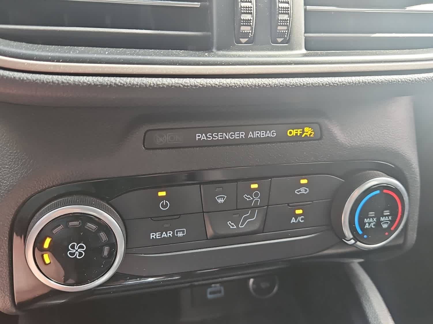 Certified 2021 Ford Escape SE w/ SE Sport Appearance Package image 17