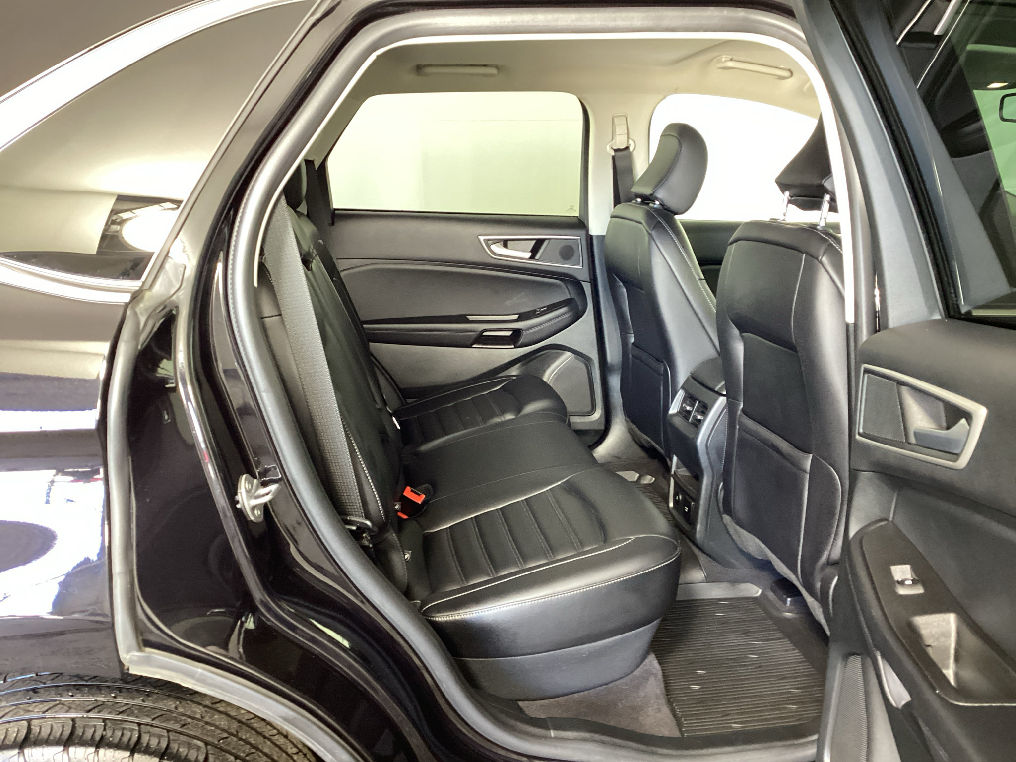 Certified 2024 Ford Edge SEL w/ Convenience Package AWD/4WD image 11