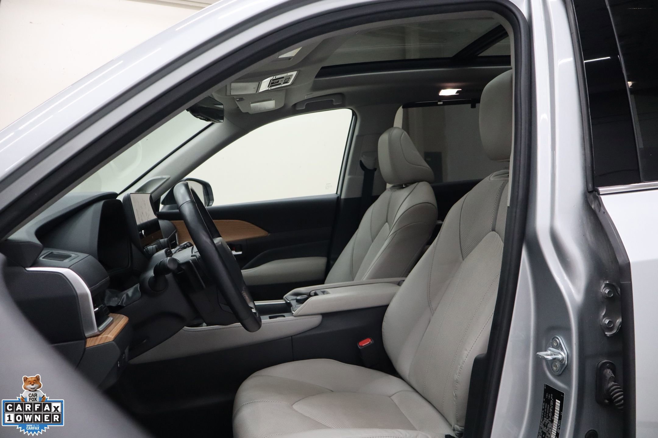Used 2024 Toyota Grand Highlander AWD image 11