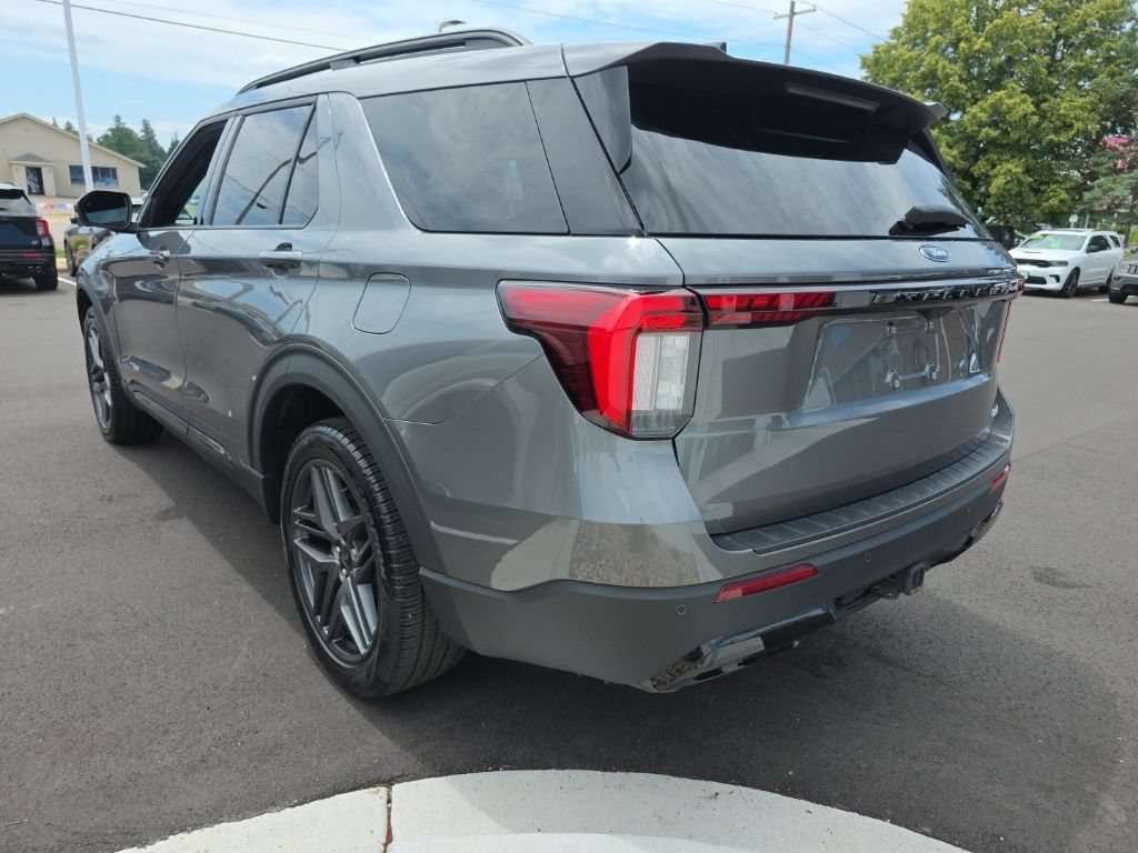 Certified 2025 Ford Explorer ST-Line w/ ST-Line Street Pack AWD/4WD image 5