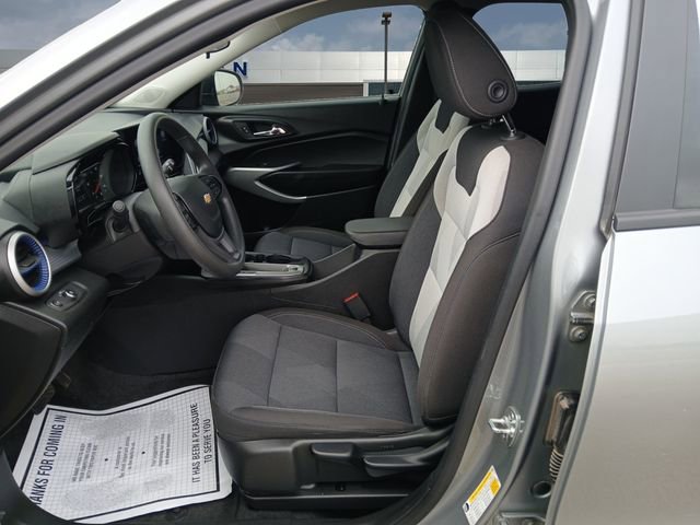 Used 2025 Chevrolet Trax LS FWD image 9