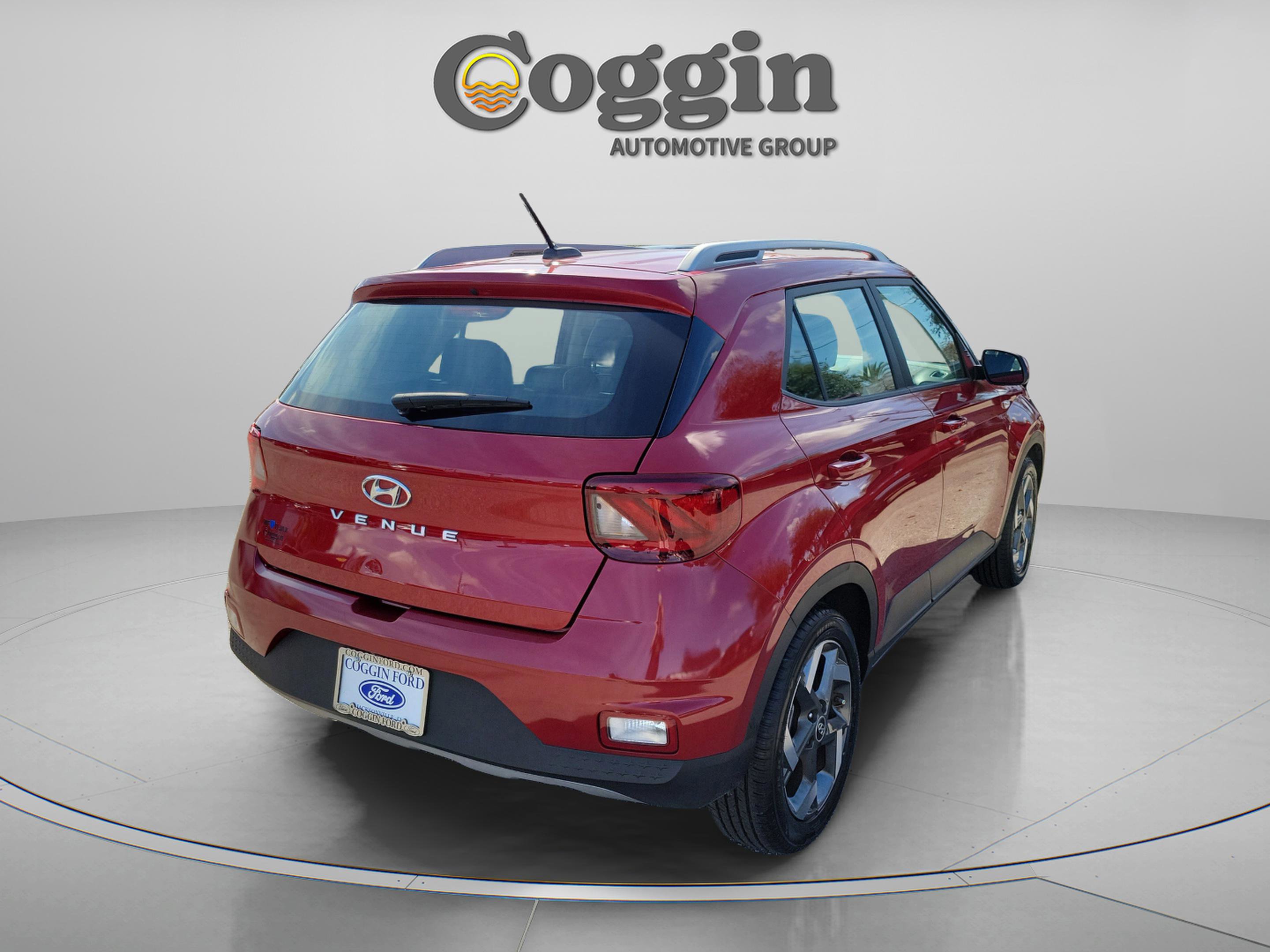 Used 2023 Hyundai Venue Limited image 4