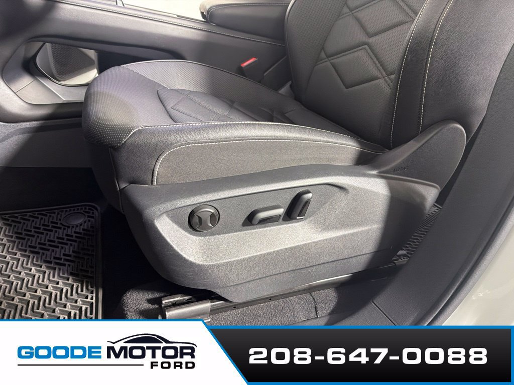 Used 2025 Volkswagen Atlas SE AWD/4WD image 11
