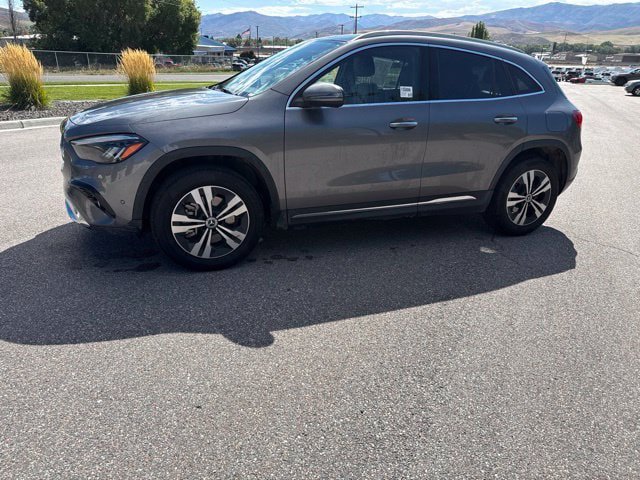Used 2025 Mercedes-Benz GLA 250 4MATIC image 2