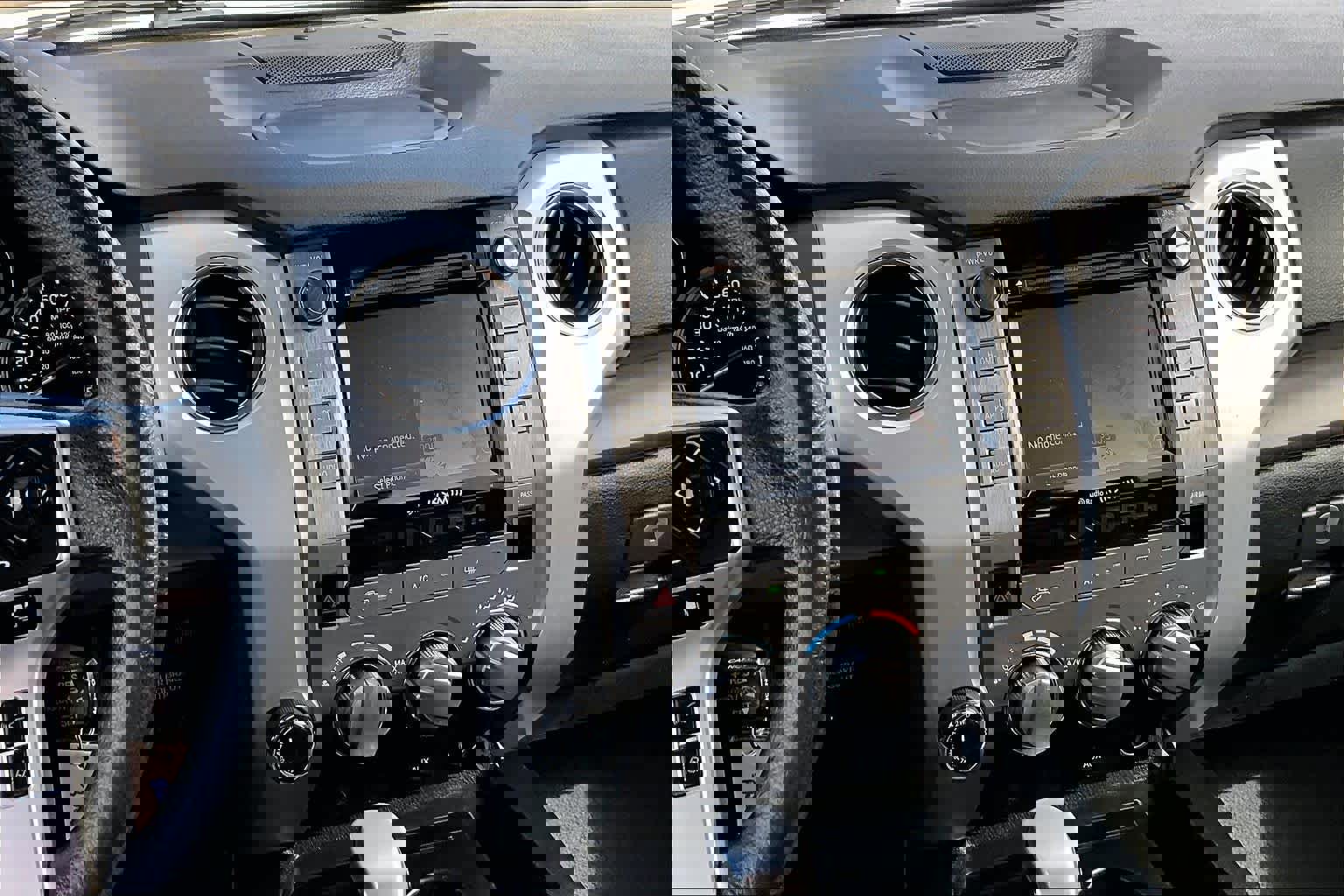 Used 2018 Toyota Tundra SR5 w/ SR5 Upgrade Package image 9