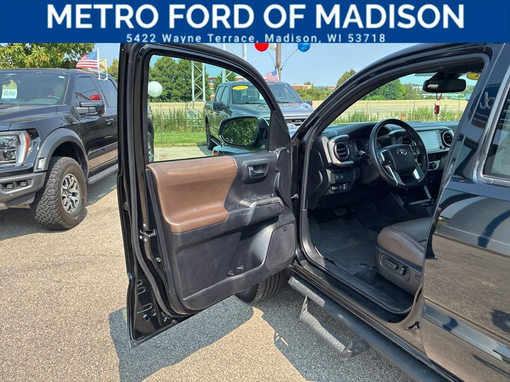 Used 2021 Toyota Tacoma Limited AWD/4WD image 15