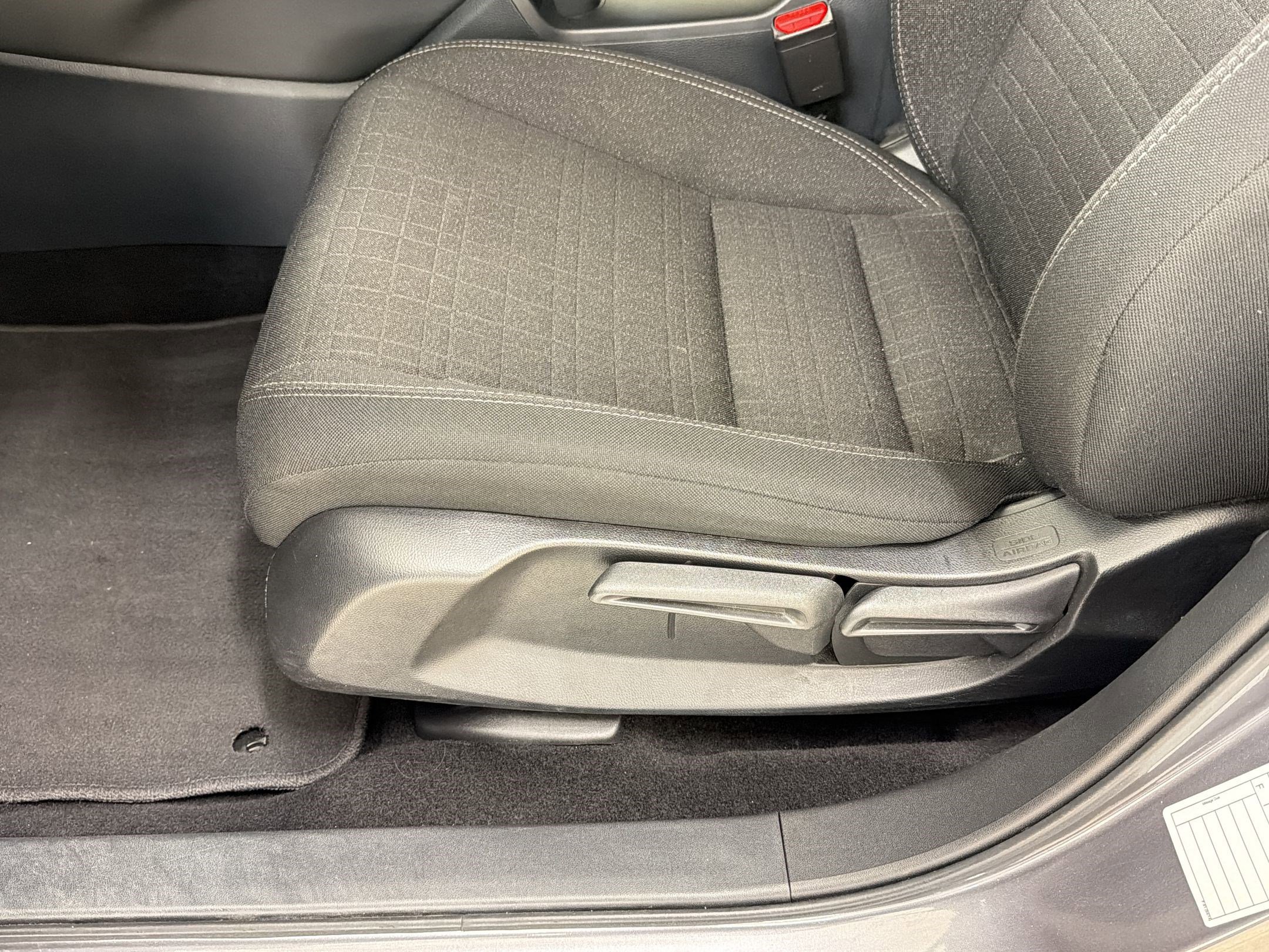 Used 2025 Honda HR-V LX image 14