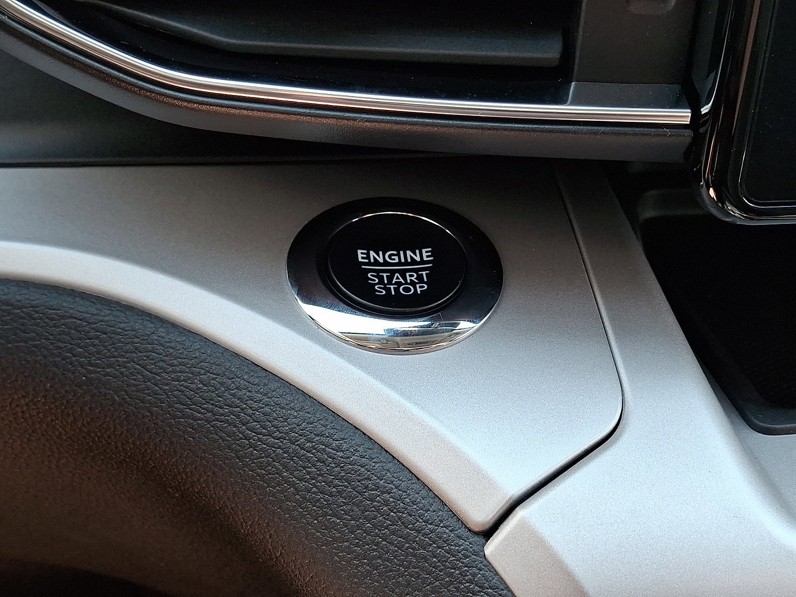 Certified 2024 Ford Explorer XLT w/ Equipment Group 202A image 27