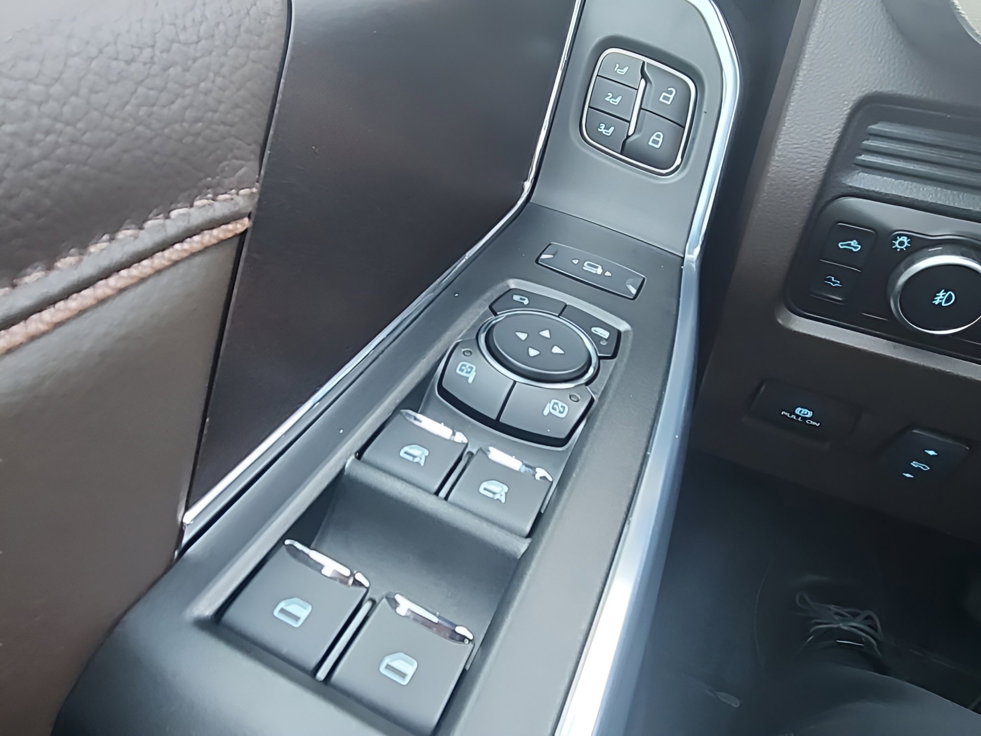 Certified 2025 Ford F350 King Ranch w/ Chrome Package image 16