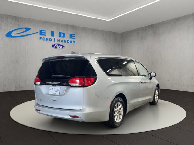 Used 2023 Chrysler Voyager LX FWD image 13