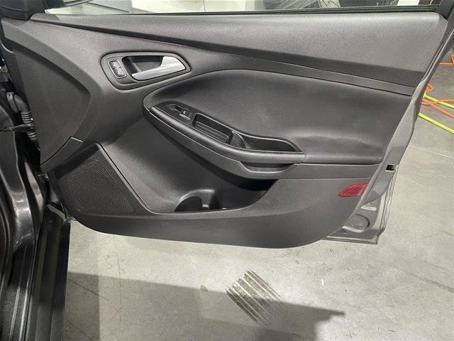 Certified 2018 Ford Focus SE FWD image 24