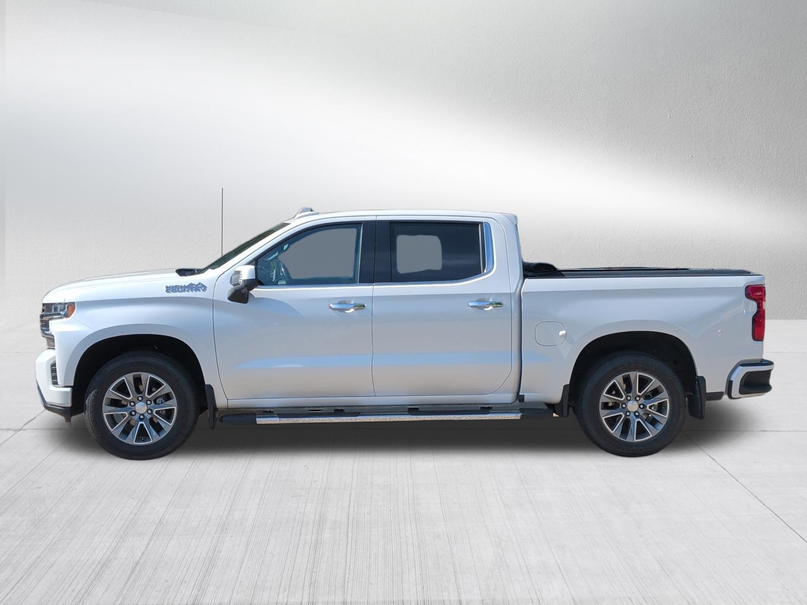 Used 2019 Chevrolet Silverado 1500 High Country w/ Technology Package AWD/4WD image 4
