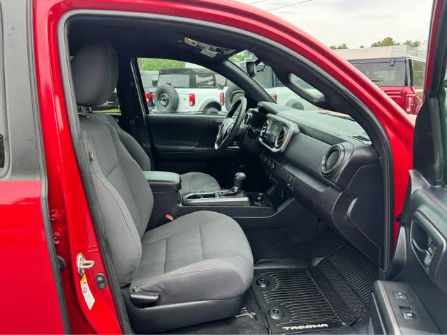 Used 2019 Toyota Tacoma TRD Off-Road AWD/4WD image 13