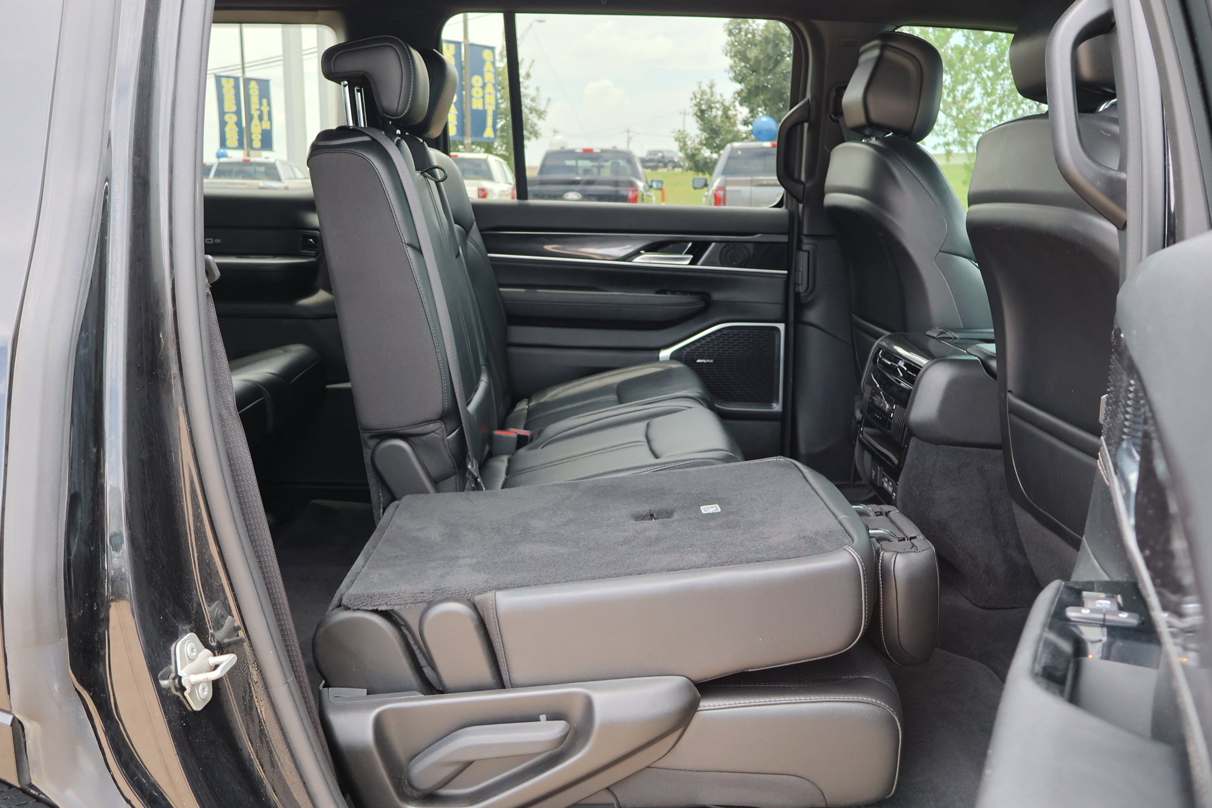 Used 2023 Jeep Wagoneer 4WD image 37