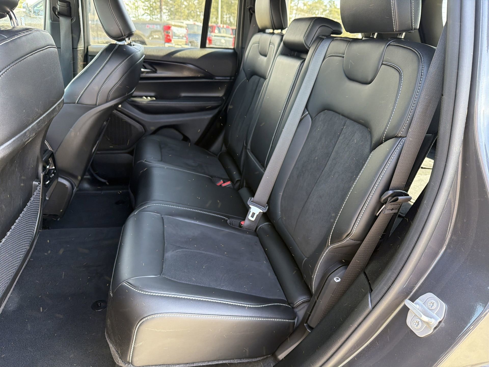 Used 2025 Jeep Grand Cherokee Altitude image 20