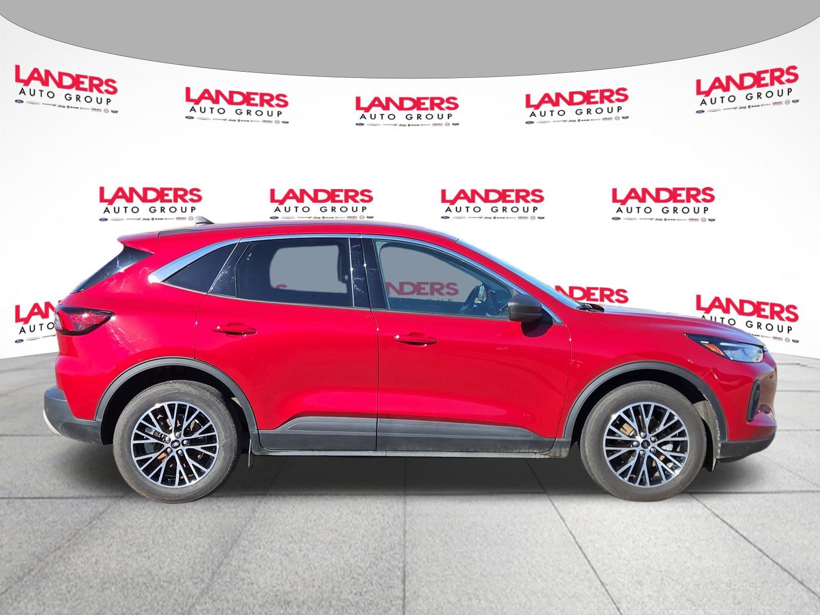 Certified 2023 Ford Escape Active w/ Tech Pack #1 AWD/4WD image 2