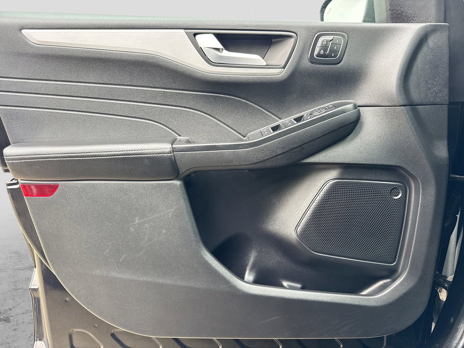 Certified 2025 Ford Escape Platinum image 29