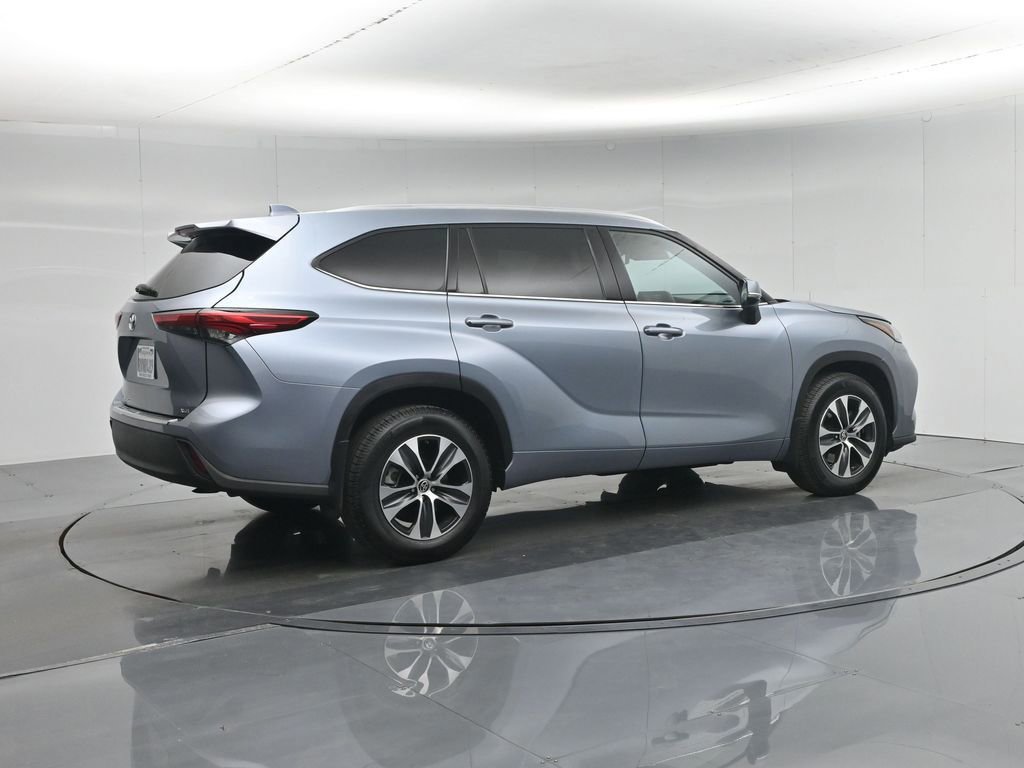 Used 2021 Toyota Highlander XLE image 11