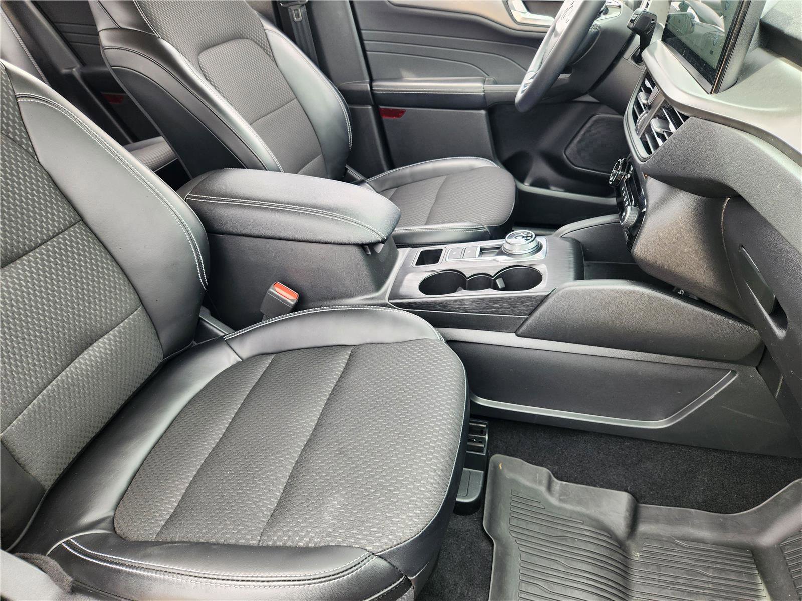 Certified 2024 Ford Escape SE FWD image 12