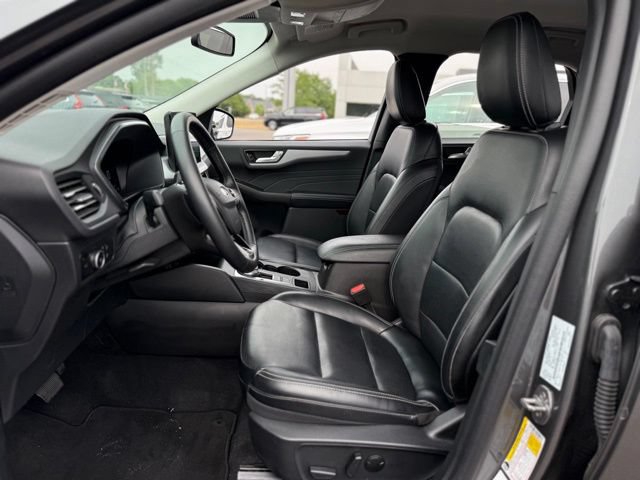 Certified 2025 Ford Escape Platinum AWD/4WD image 11