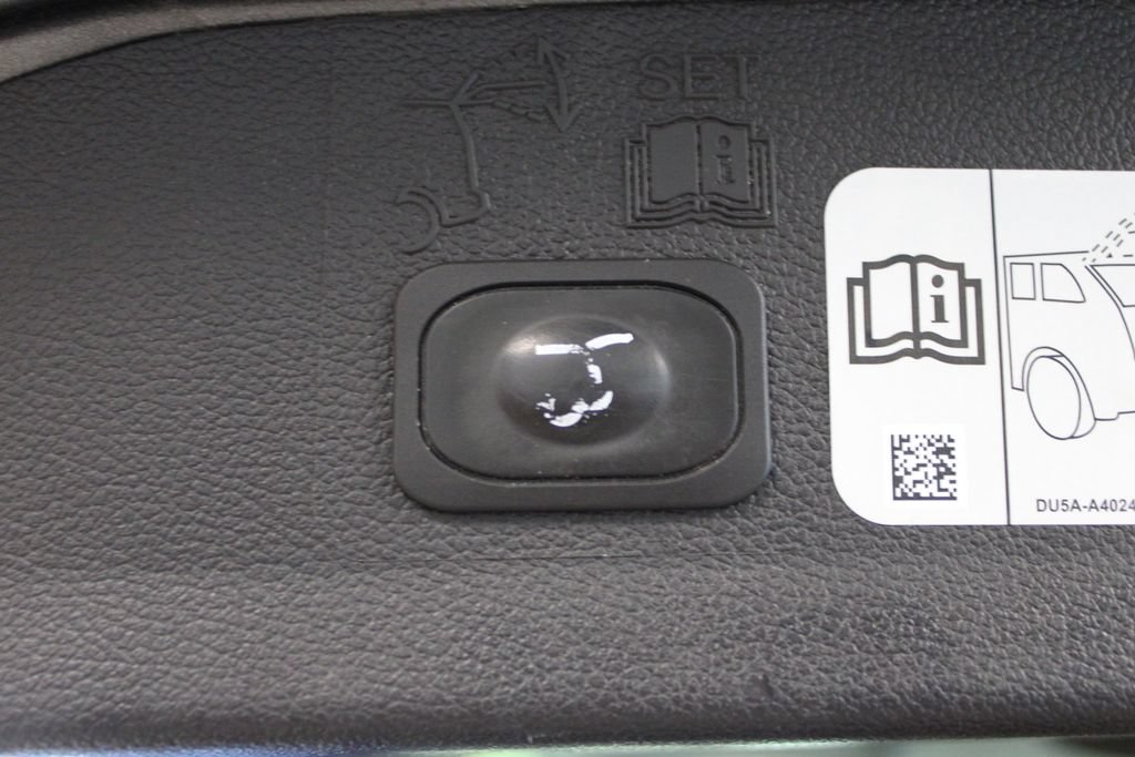 Certified 2019 Ford Escape Titanium w/ U9j03 - Titanium Tow Package AWD/4WD image 34