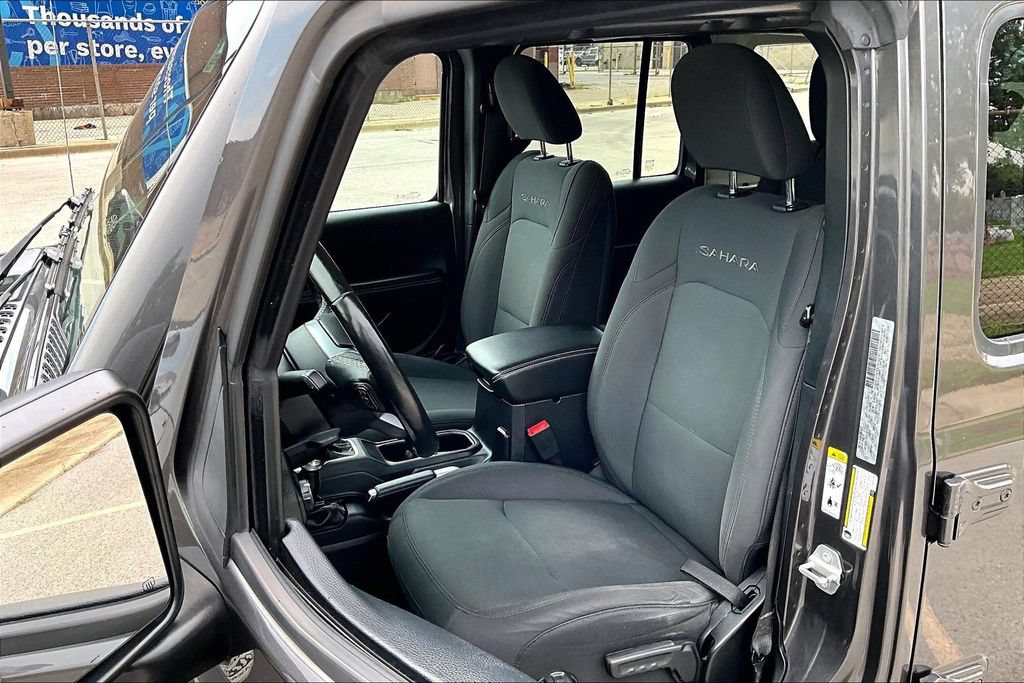 Used 2018 Jeep Wrangler Unlimited Sahara AWD/4WD image 23
