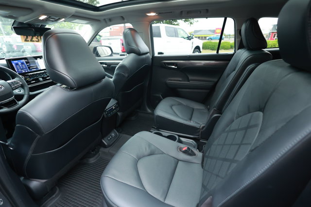Used 2021 Toyota Highlander Platinum AWD/4WD image 10
